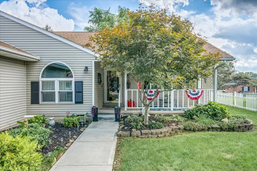 377 Lawnwood Drive, Circleville, OH 43113 - #3