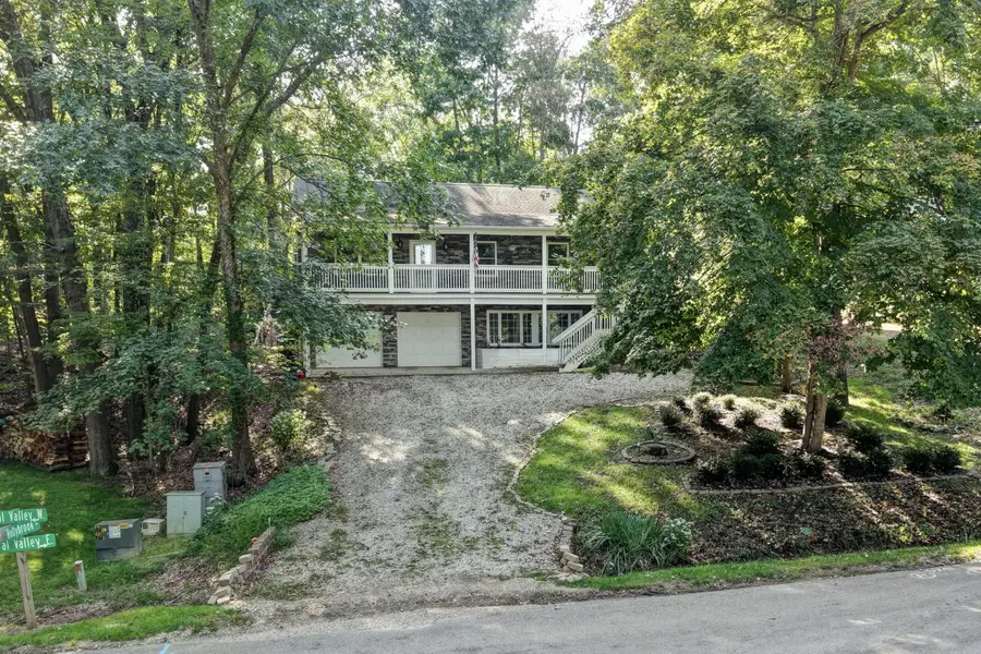 668 Floral Valley Drive E, Howard, OH 43028 - #2
