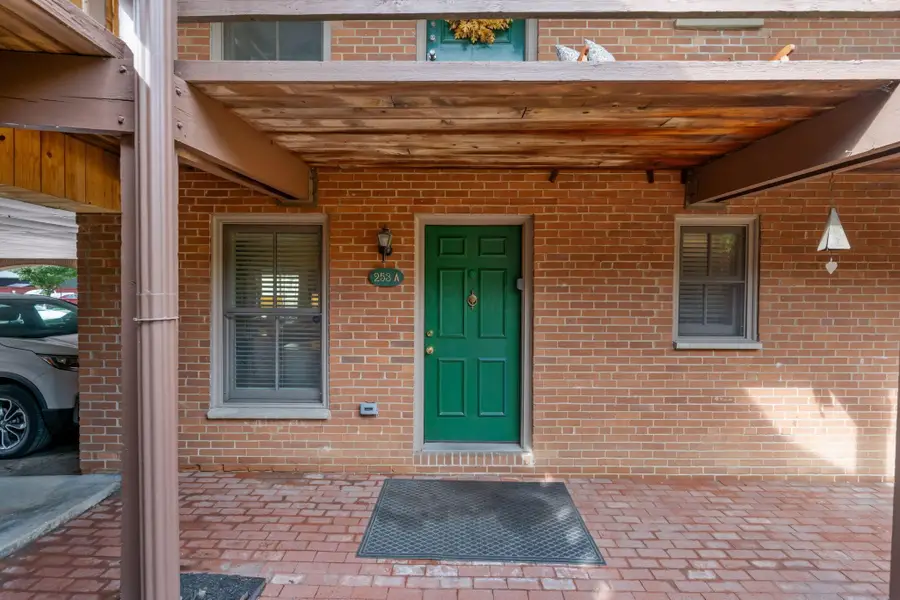 253 E Kossuth Street, Columbus, OH 43206 - #2
