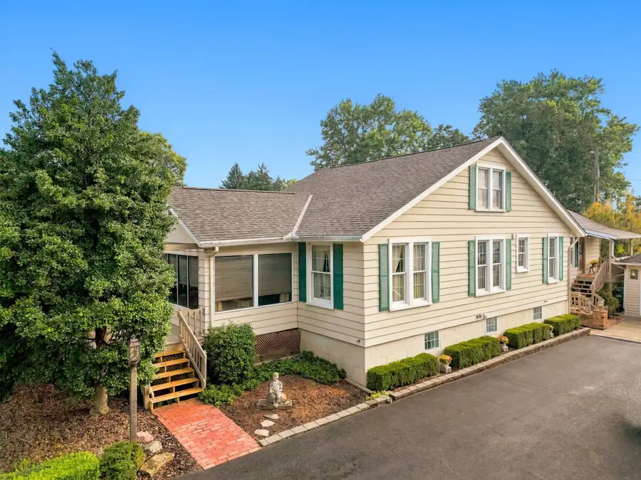 2448 Clarendon Avenue, Zanesville, OH 43701 - #2