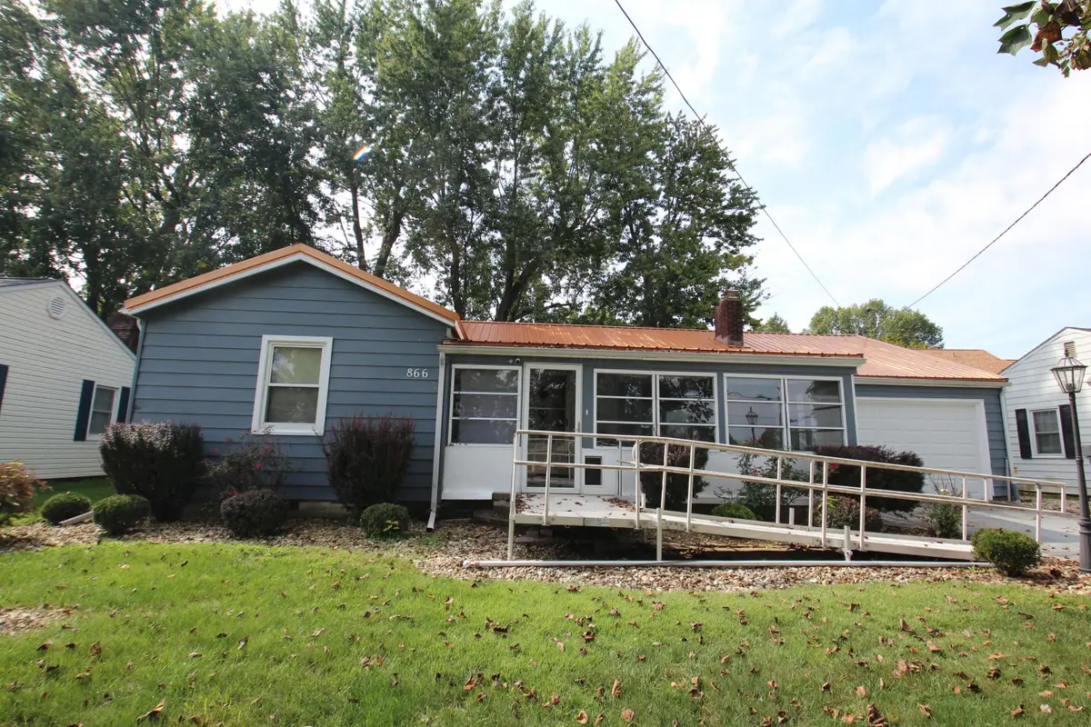 866 Lakeshore Drive W, Hebron, OH 43025 - #1