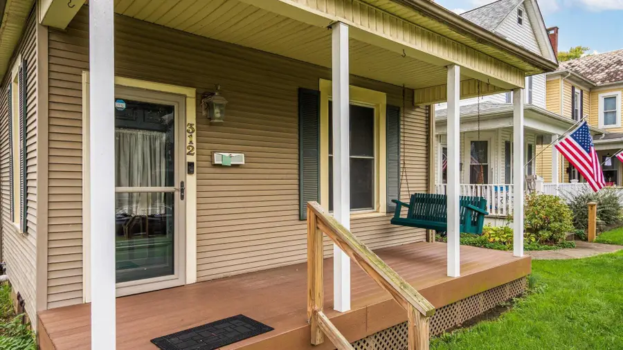 312 E 6th Avenue, Lancaster, OH 43130 - #2