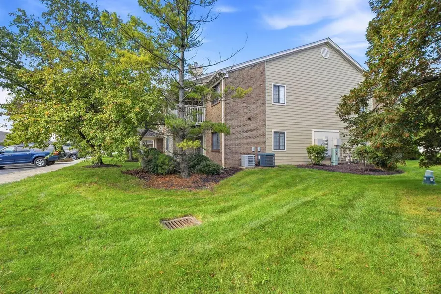 6735 Meadow Creek Drive, Columbus, OH 43235 - #3