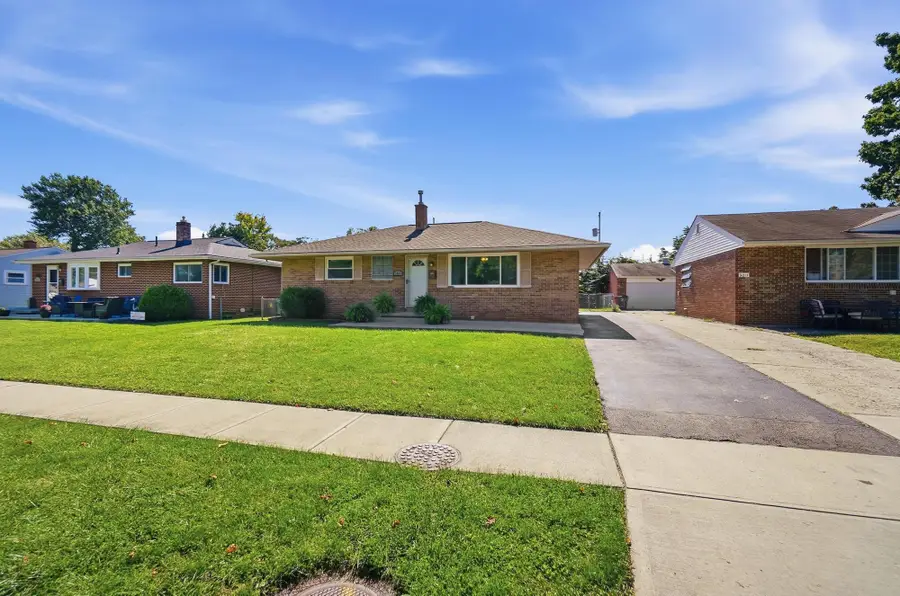 3011 Voeller Circle, Grove City, OH 43123 - #3