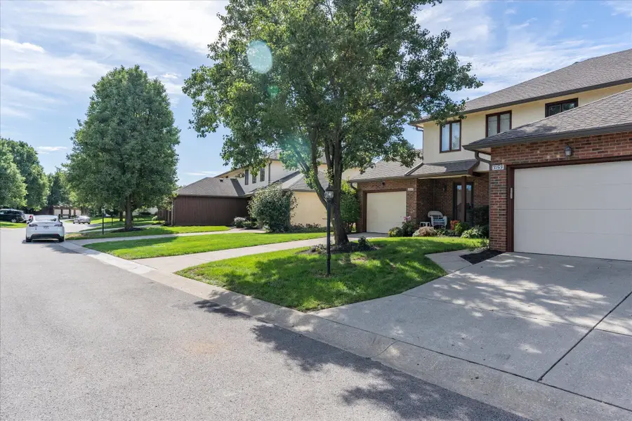 3153 Parkview Circle, Grove City, OH 43123 - #3