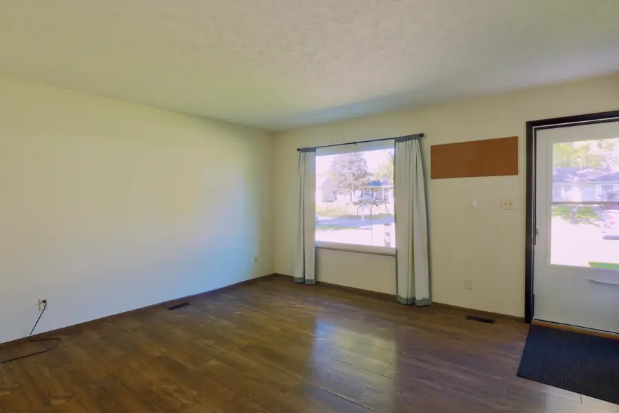 230 Williamsburg Lane, Lancaster, OH 43130 - #3