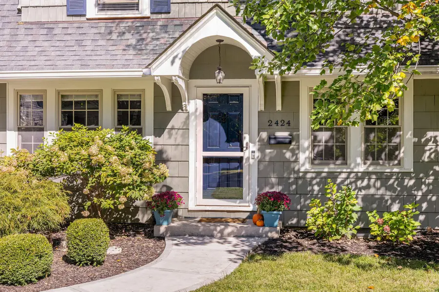 2424 Plymouth Avenue, Columbus, OH 43209 - #3
