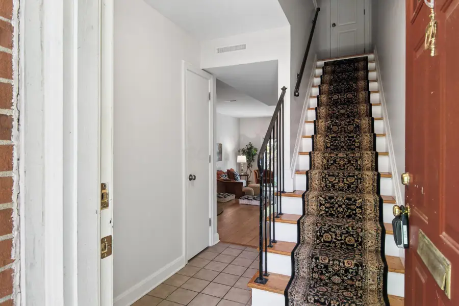 2885 Chateau Circle S, Upper Arlington, OH 43221 - #3