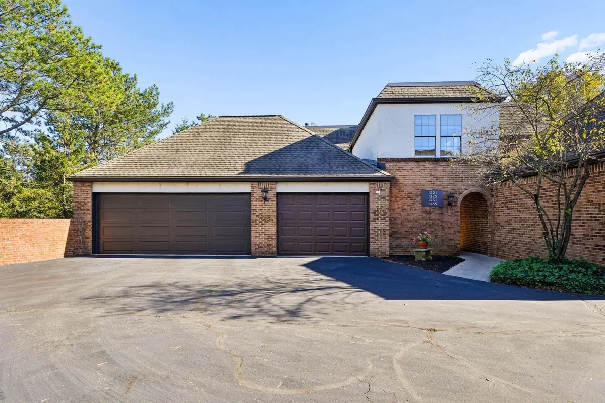 1221 Fountaine Drive, Columbus, OH 43221 - #1