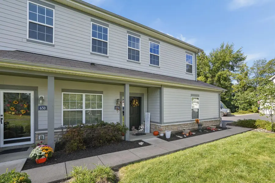 654 Wintergreen Way, Lewis Center, OH 43035 - #3