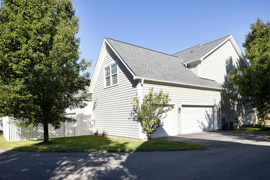 8081 Chatham Green Drive, New Albany, OH 43054 - #3