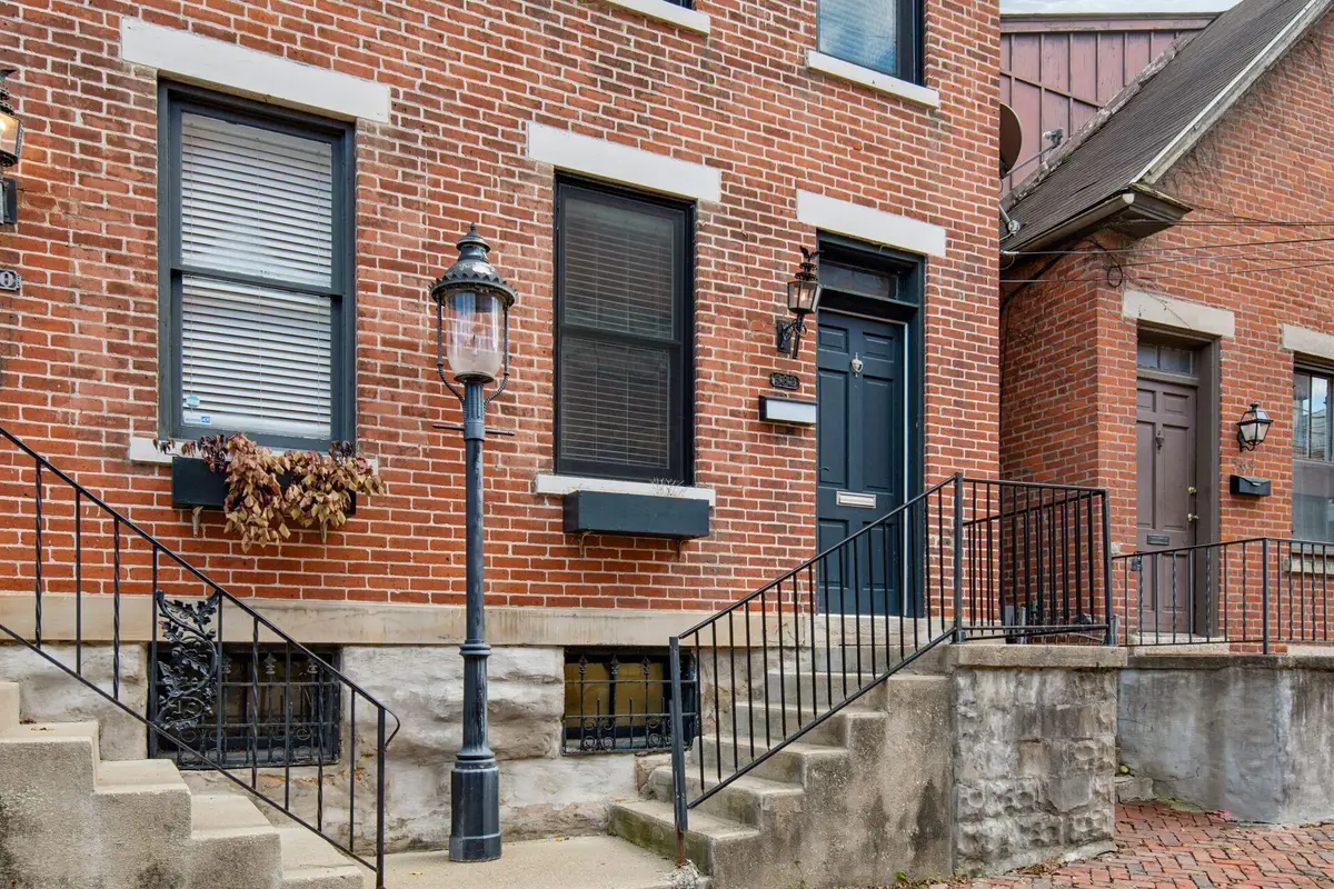582 S Pearl Street, Columbus, OH 43215 - #1