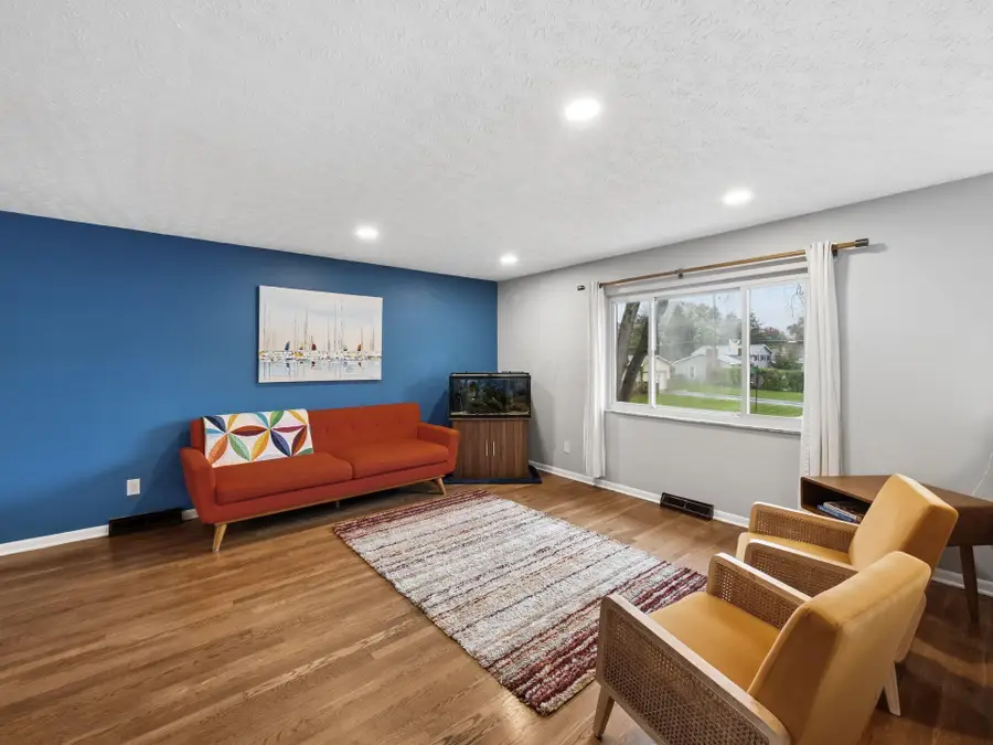 958 Thomas Lane, Columbus, OH 43220 - #2