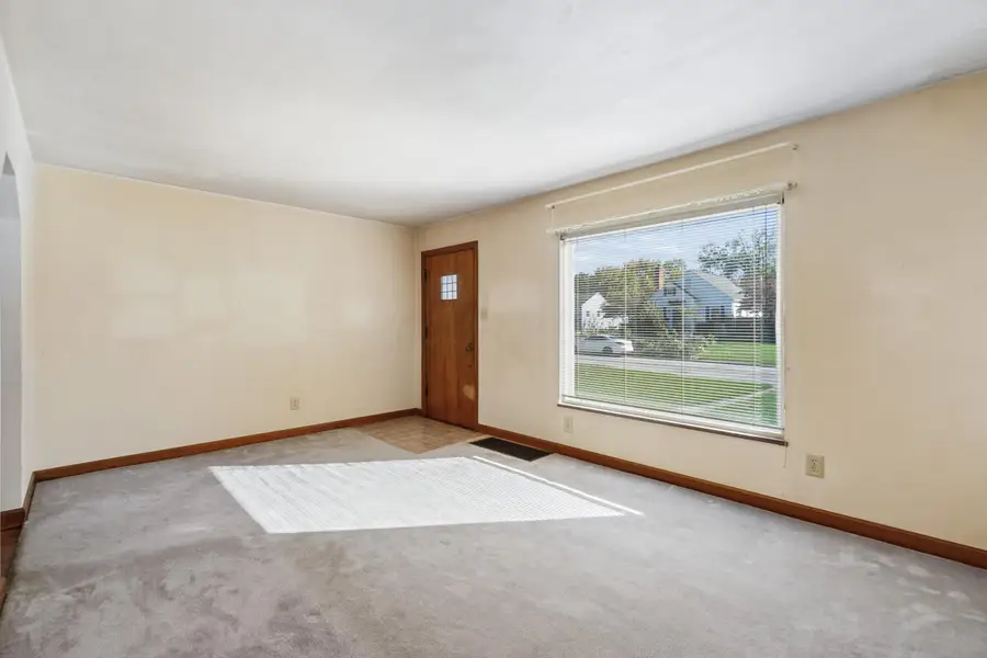 156 E Jeffrey Place, Columbus, OH 43214 - #3