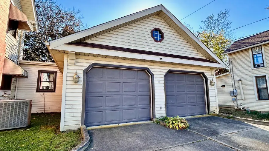 218 E 5th Avenue, Lancaster, OH 43130 - #2