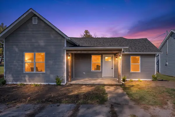 28 Market Street, Bloomingburg, OH 43106