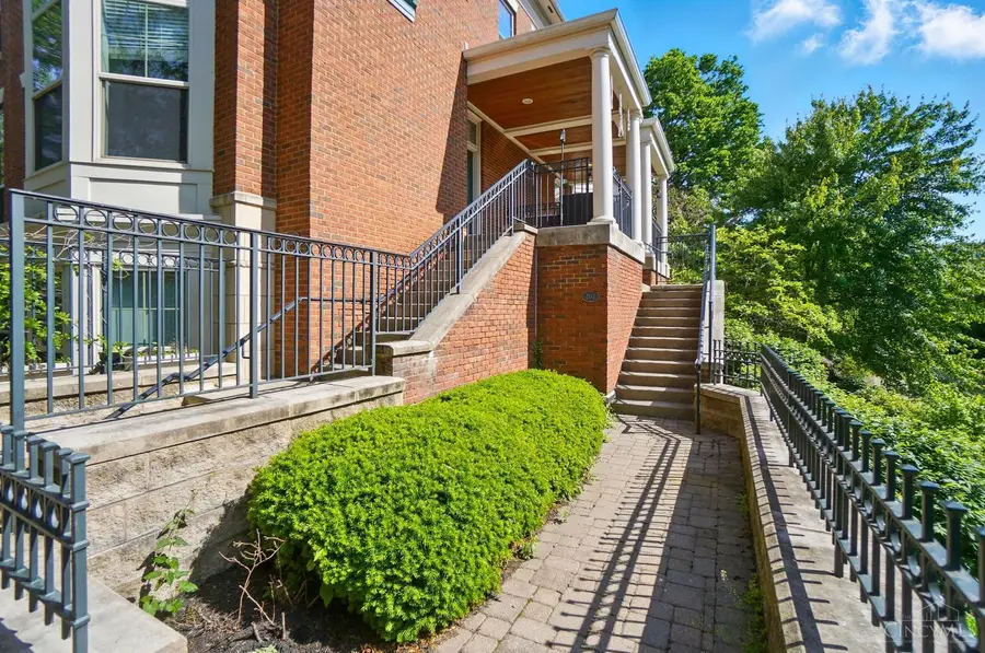 207 Stetson Street, Cincinnati, OH 45219 - #2