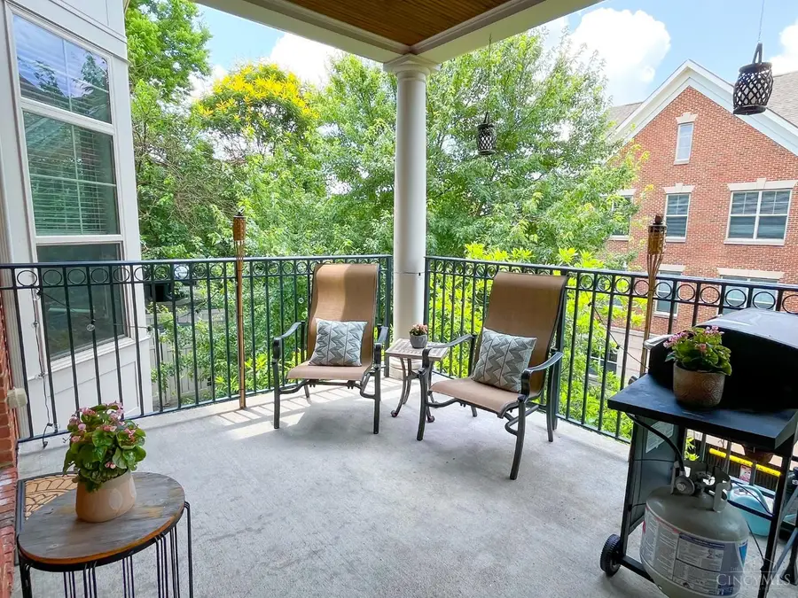 207 Stetson Street, Cincinnati, OH 45219 - #3