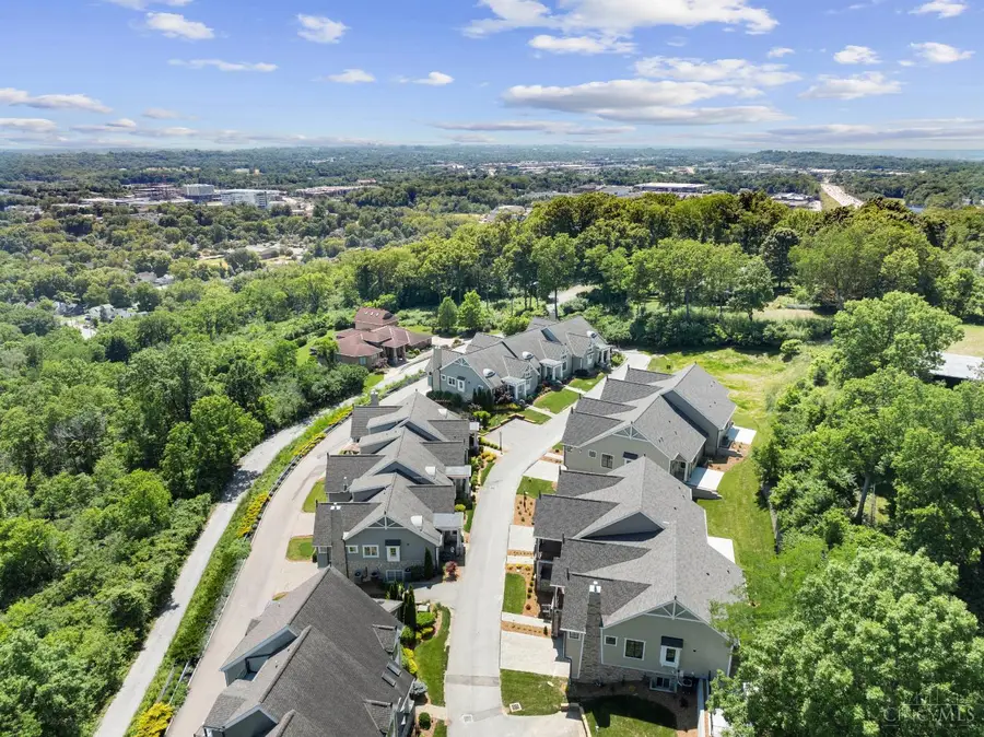 5960 Woodland Lane, Columbia Township, OH 45227 - Image #2