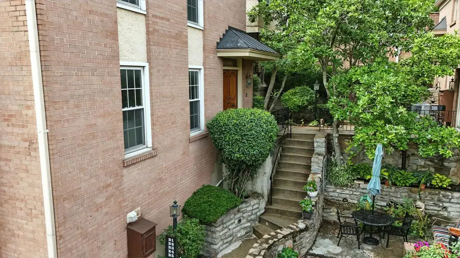 854 Rue De La Paix #B1, Cincinnati, OH 45220 - Image #3