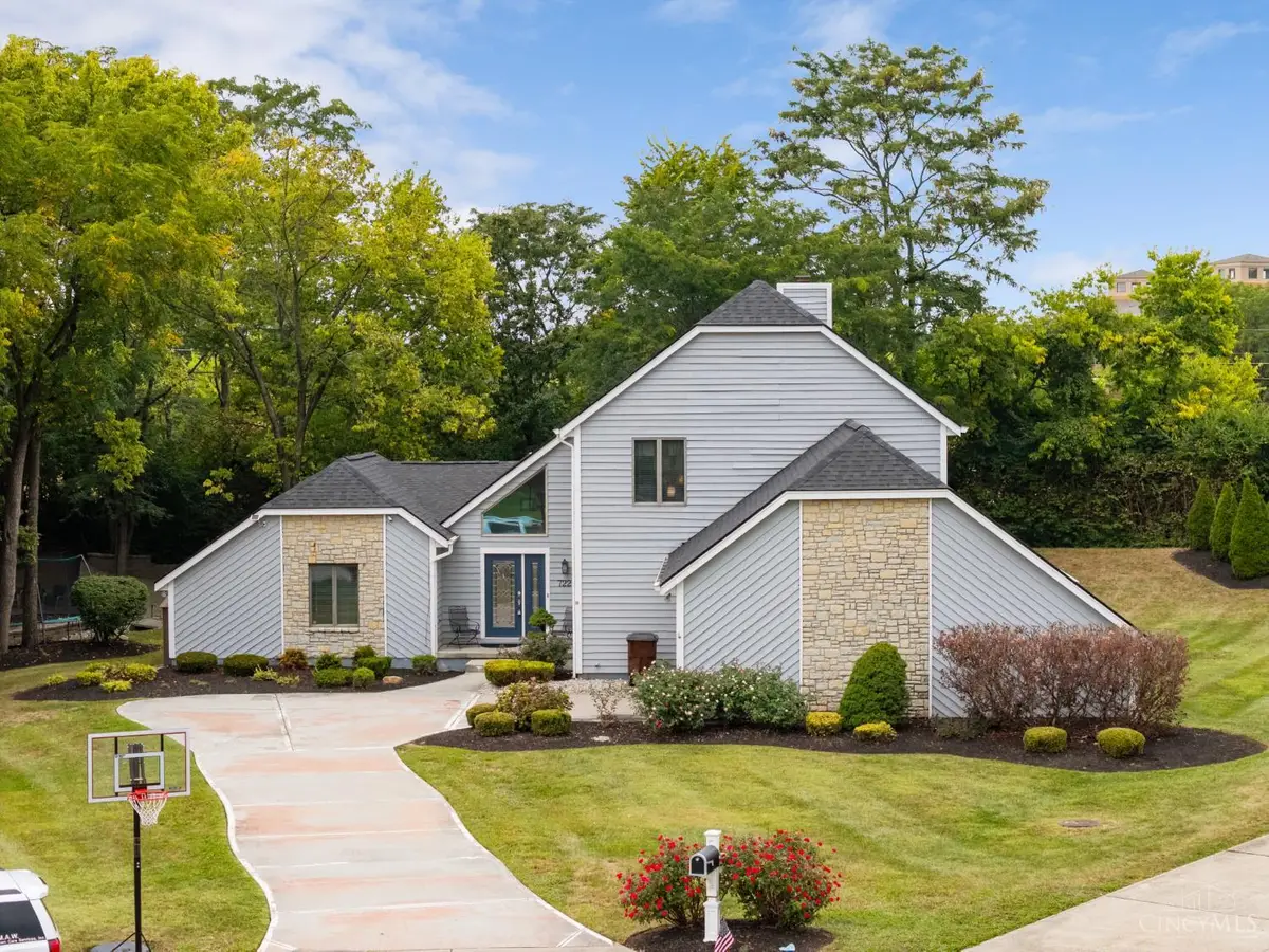 7229 W Hartford Court, West Chester, OH 45069 - Image #1