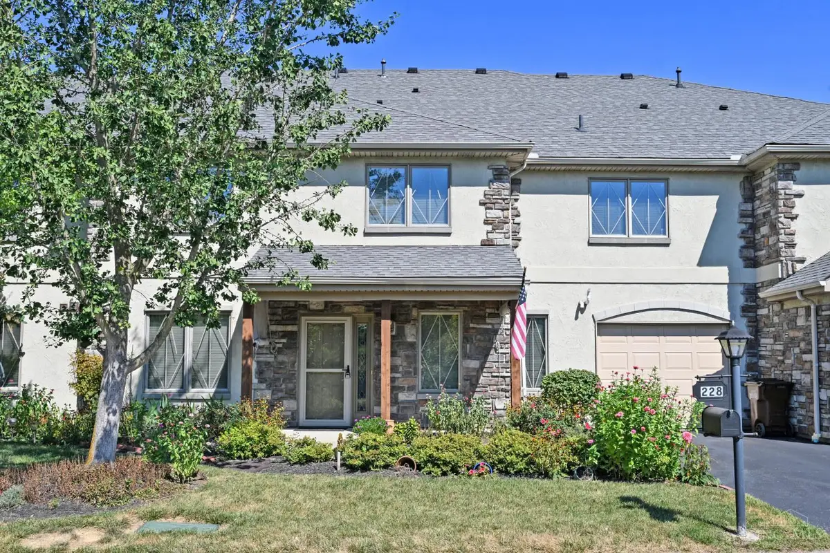 228 Edinburgh Lane, Springdale, OH 45246 - Image #1