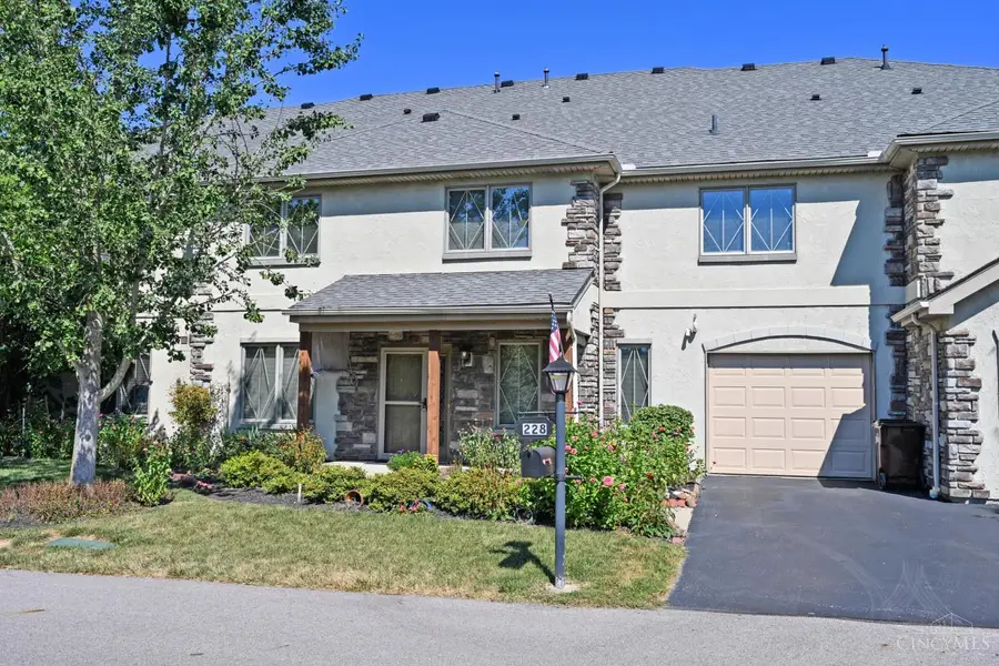 228 Edinburgh Lane, Springdale, OH 45246 - Image #2