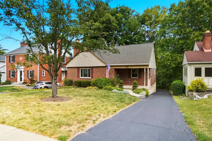 2758 Losantiridge Avenue, Ridgewood, OH 45213 - Image #2