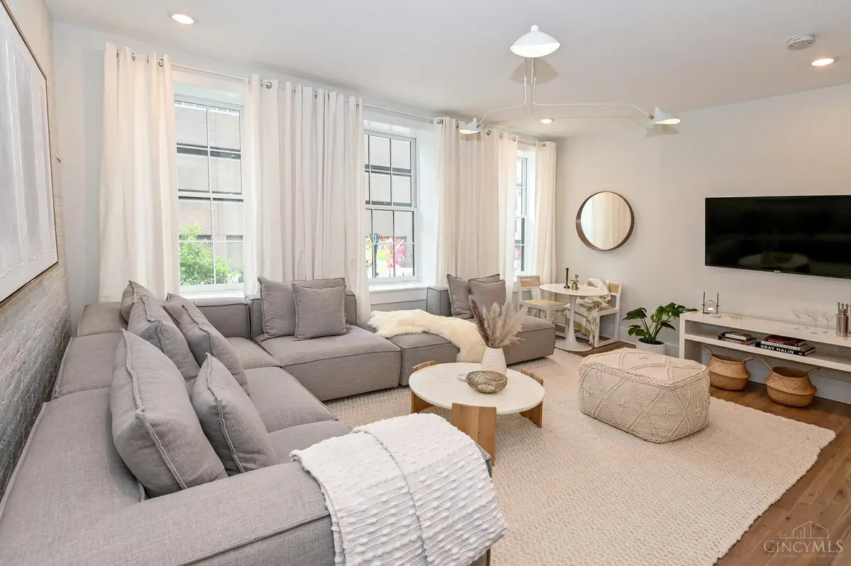 11 E Court Street #201, Cincinnati, OH 45202 - Image #1