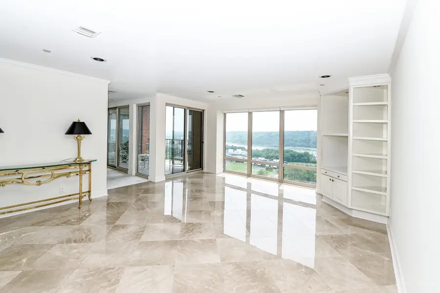 3435 Golden Avenue #1402, Cincinnati, OH 45226 - Image #2