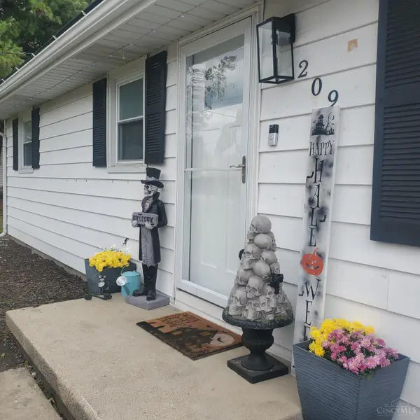 209 Arcadia Drive, Middletown, OH 45042