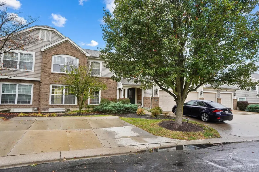 720 Castlegate Lane #203, Finneytown, OH 45231 - Image #2