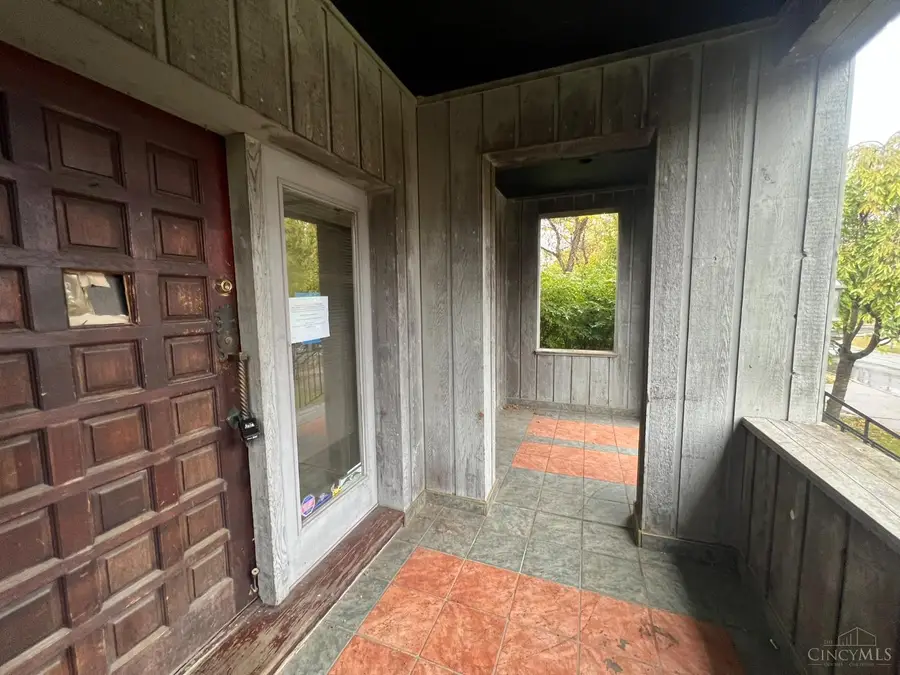 461 Fairview Place, Cincinnati, OH 45219 - Image #2