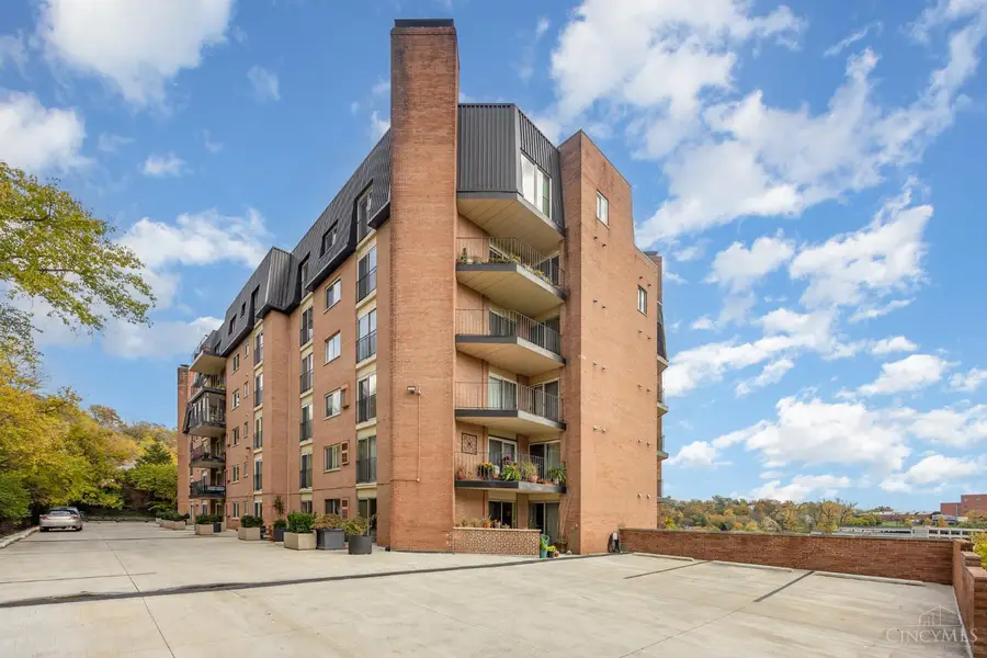 880 Rue De La Paix #A22, Cincinnati, OH 45220 - Image #2