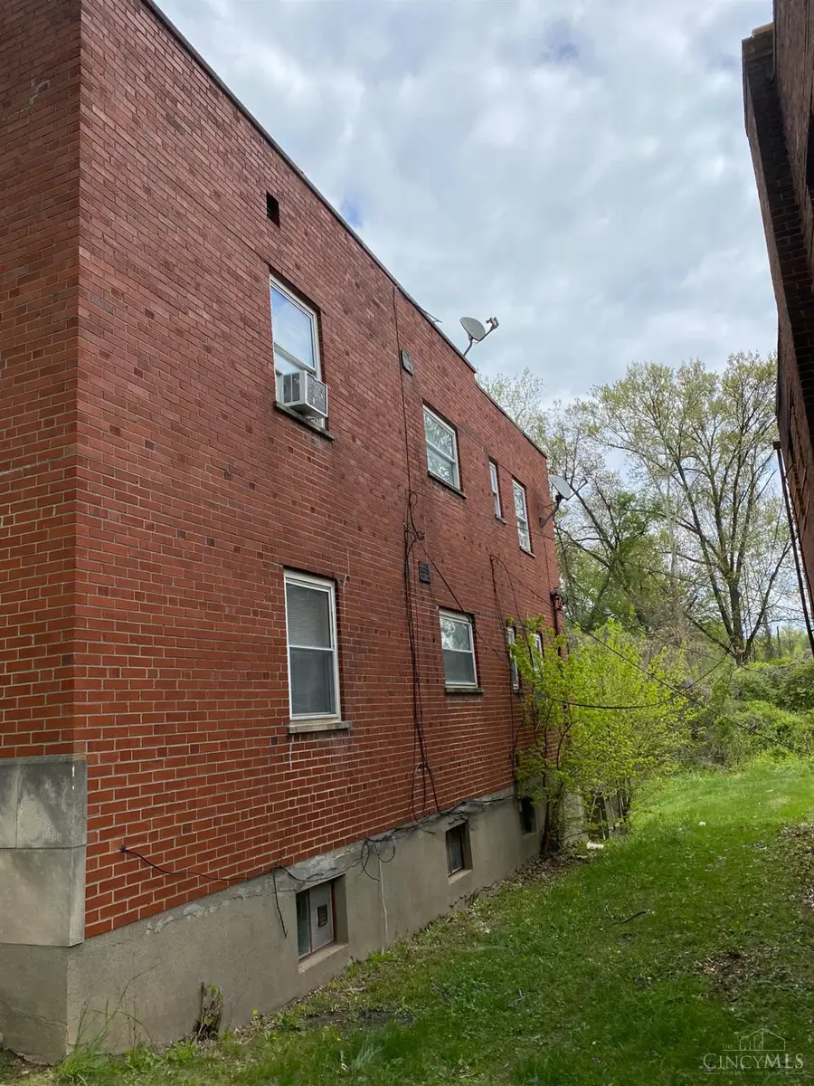 7072 Eastlawn Dr, Cincinnati, OH 45237 - Image #2