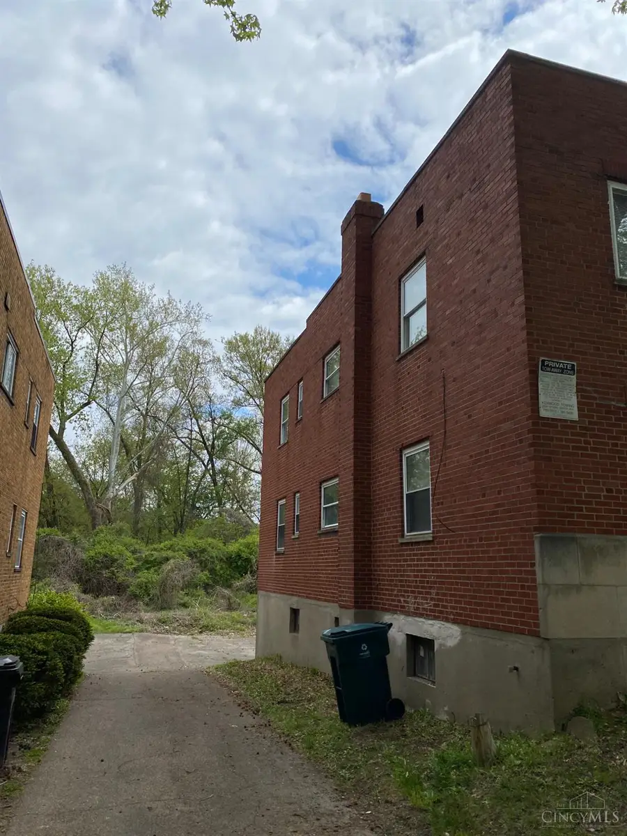 7072 Eastlawn Dr, Cincinnati, OH 45237 - Image #3