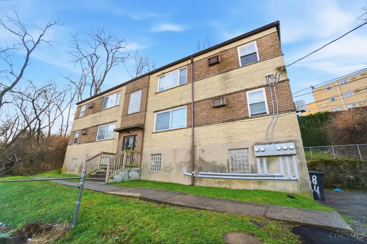 2824 Westknolls Lane, Cincinnati, OH 45211 - Image #1