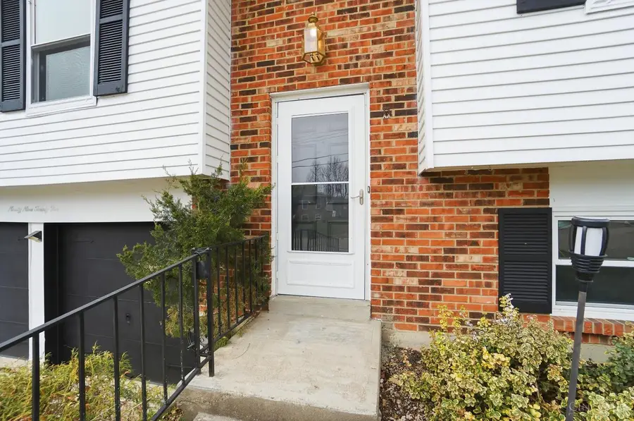 9925 Grasscreek Court, Cincinnati, OH 45231 - Image #2