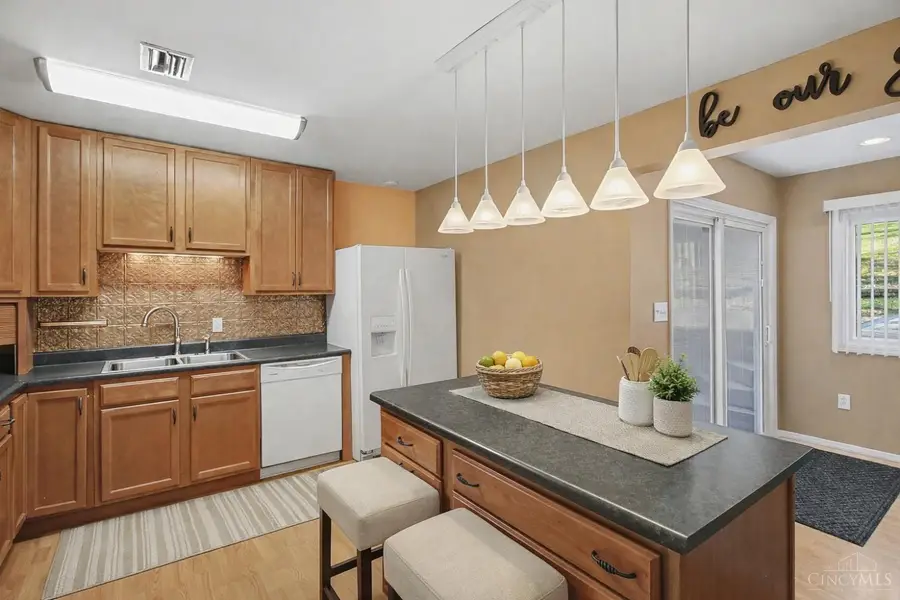 527 Indiana Avenue, Aurora, IN 47001 - Image #2