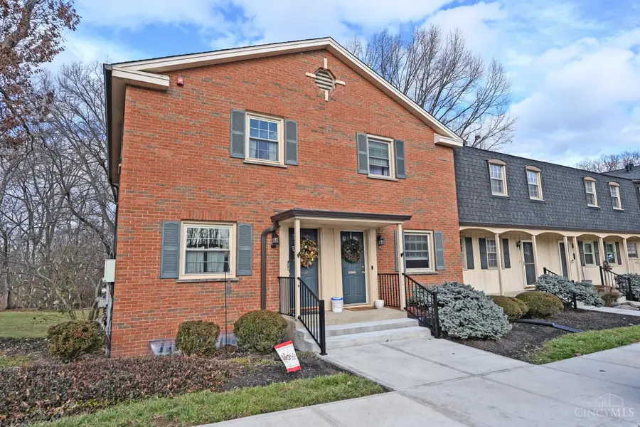 7 Creekwood Square #7, Glendale, OH 45246 - Image #2