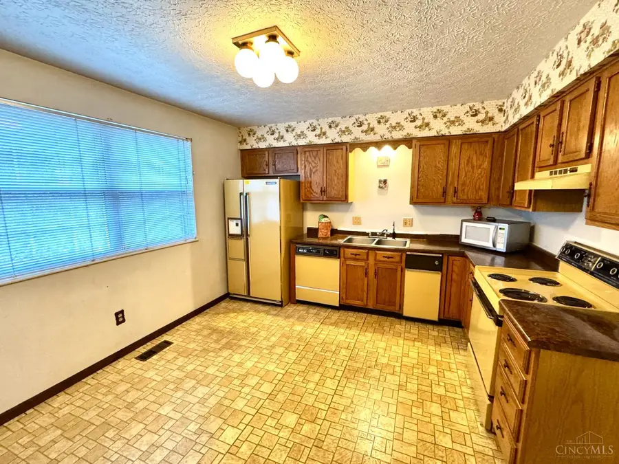 12107 Lakehaven Court, Springdale, OH 45246 - Image #2