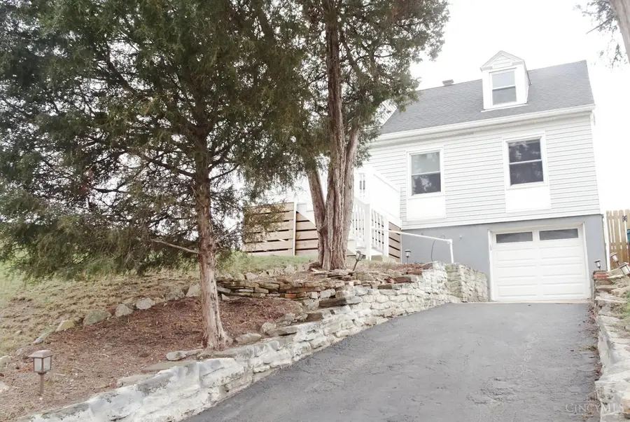 1527 Dana Avenue, Cincinnati, OH 45207 - Image #2