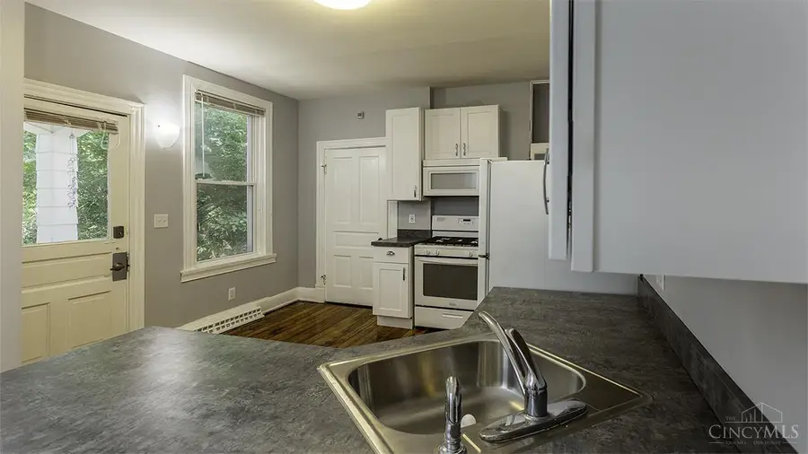 527 Riddle Road, Cincinnati, OH 45220 - Image #2