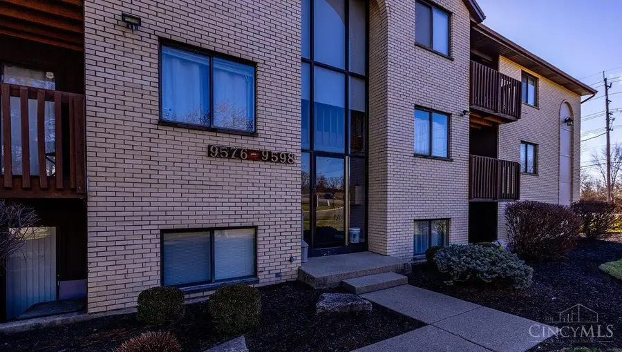 9578 Woodland Hills Drive, West Chester, OH 45011 - Image #2