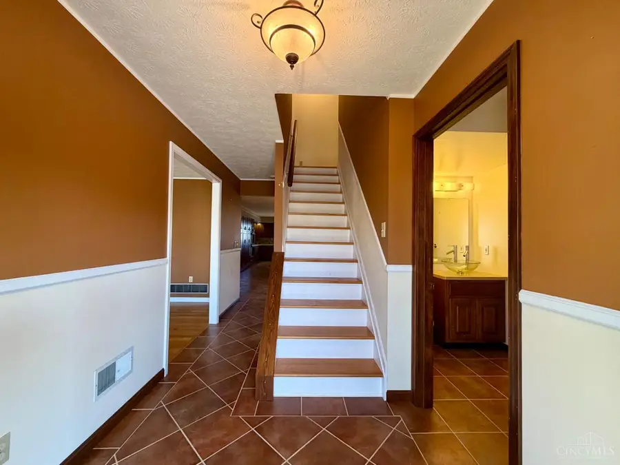 839 Summerfield Lane, Springdale, OH 45240 - Image #3