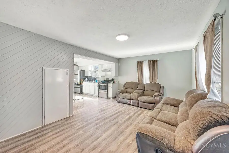 712 Buena Avenue, Middletown, OH 45044 - #3