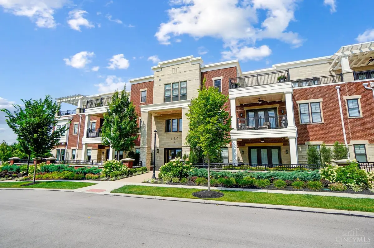 220 Vintage Club Drive #104, Montgomery, OH 45249 - Image #1