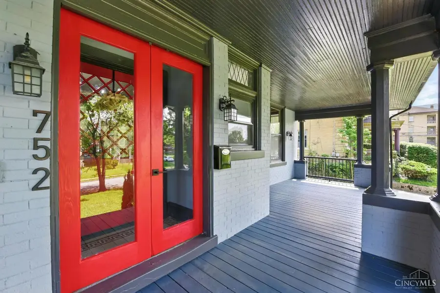 752 S Fred Shuttlesworth Circle, Cincinnati, OH 45229 - Image #2