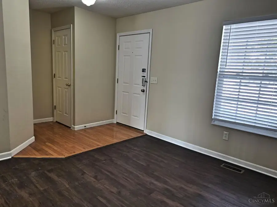 637 Ellen Drive, Withamsville, OH 45255 - Image #2