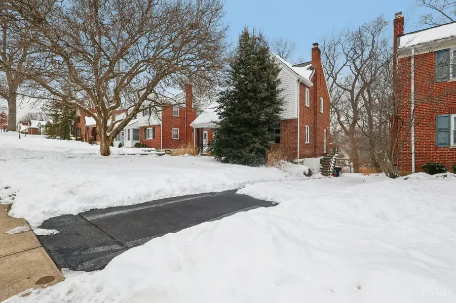 2806 Losantiridge, Ridgewood, OH 45213 - #3